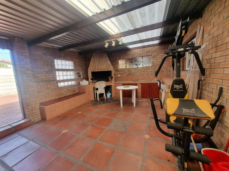 4 Bedroom Property for Sale in Goodwood Central Western Cape